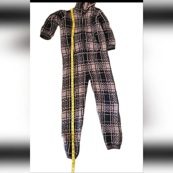SKIMS Cozy Knit Black And Tan Plaid Jumpsuit Pajama Loungewear Cozy Zip Up 8/10 - Picture 11 of 12